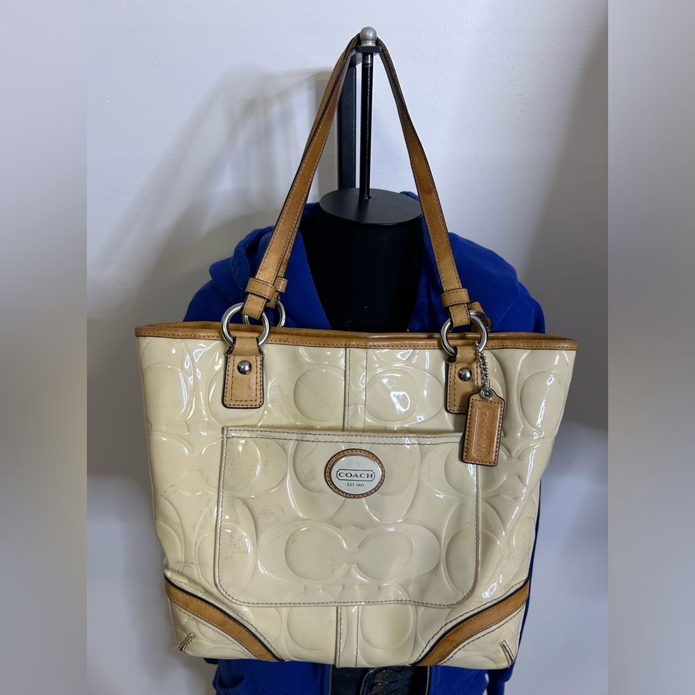◾️Vintage Coach Embossed Peyton Patent Leather Cream Tote Bag